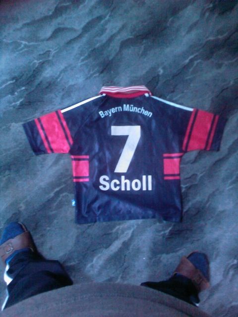 Original signiertes Kindertrikot Bayern/Scholl. Anschauen - Fanartikel - Halle