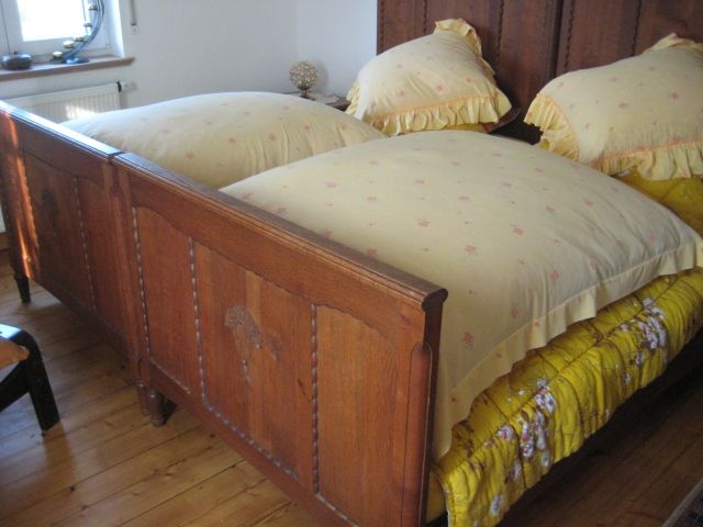 Doppelbett  französisches Modell aus 1927 , Eiche massiv zu verkaufen - Moebel Antiquarisch - Barweiler