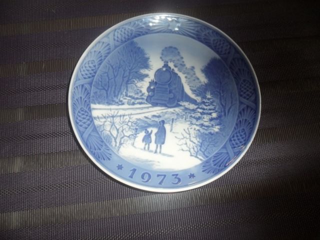 2 Royal Copenhagen Sammelteller  1973  1983   - Glas Porzellan Antiquarisch - 66538 nk