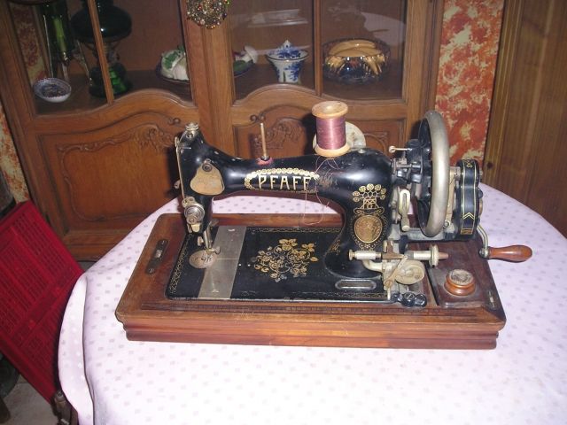 Absulutes Sammlerstück  alte PFAFF-Nähmaschine  - Sonstige Antiquitaeten - 56567