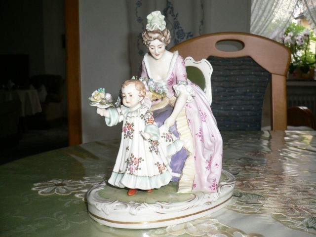 Meißner Figur meistbietend zu verkaufen  Mutter mit Kind  19.Jahrh.  - Glas Porzellan Antiquarisch - Hünxe