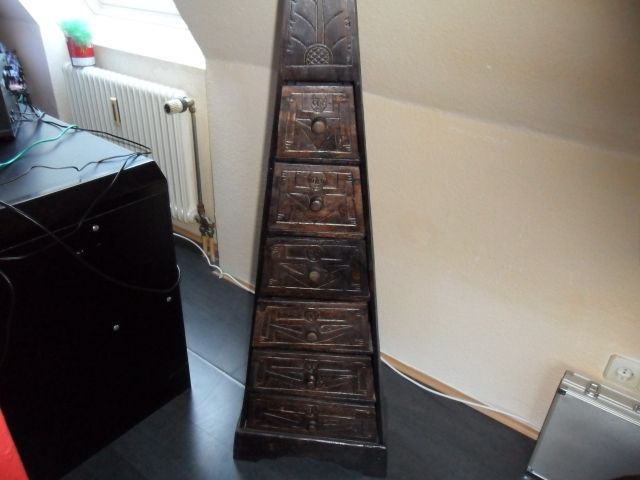 Sehr schöne  Designer  Pyramide  aus Ebenholz    - Moebel Antiquarisch - Neunkirchen