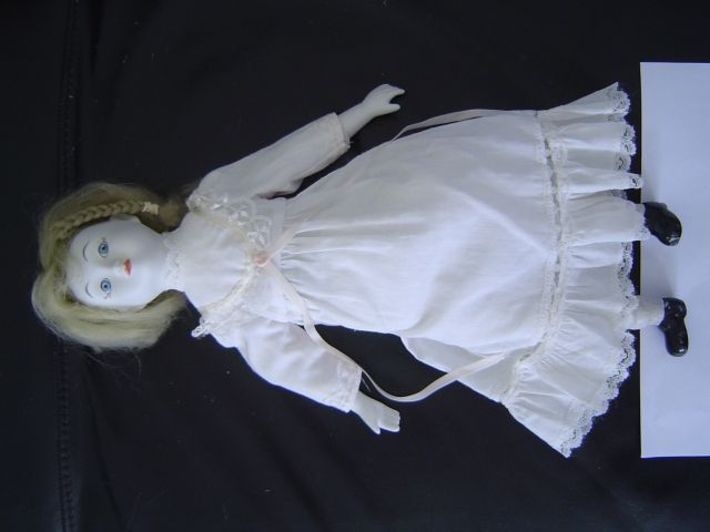 Grufti blasse Dekopuppe ca 46cm Kleid Puppe Porzellanpuppe Gothik - Spielzeug Sammlungen - Chemnitz