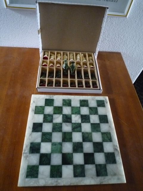 Marmor-Schach aus grünem und weissem Marmor - Sonstige Sammlungen - Kilchberg