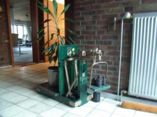 Marktwaage ca.1920  1985 zuletzt geeicht - Moebel Antiquarisch - Wilhelmshaven
