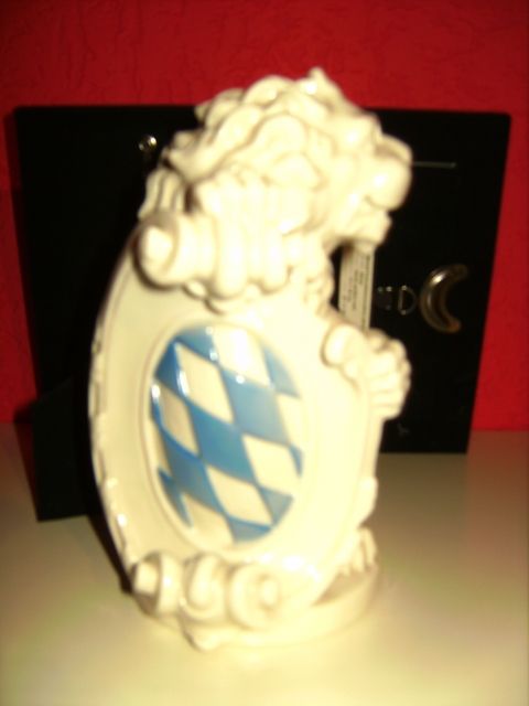 Löwenfigur von nymphenburg - Glas Porzellan Antiquarisch - schwalmtal