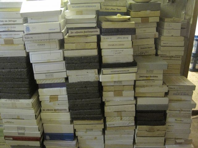 Sammelteller Wandteller 350 Stück - Glas Porzellan Antiquarisch - Meschede