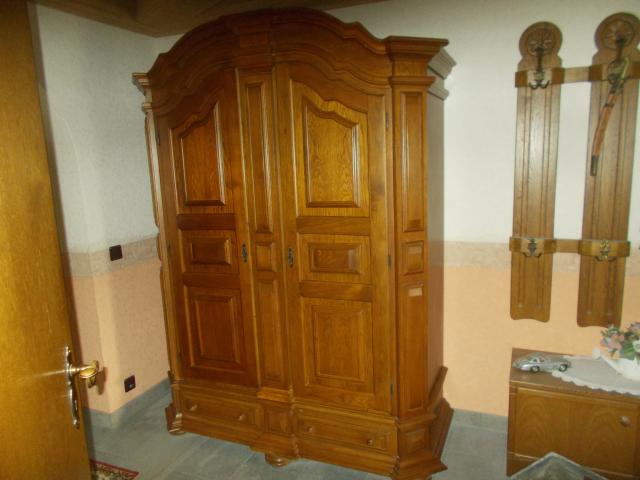 Alter Eiche-Dielenschrank aus Massivholz, 500 €  - Moebel Antiquarisch - Gummersbach-Rebbelroth