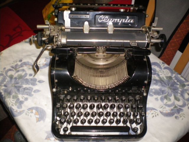 Antike Olympia Model 8 Schreibmaschine, Sehr Alt   - Sonstige Antiquitaeten - Berlin