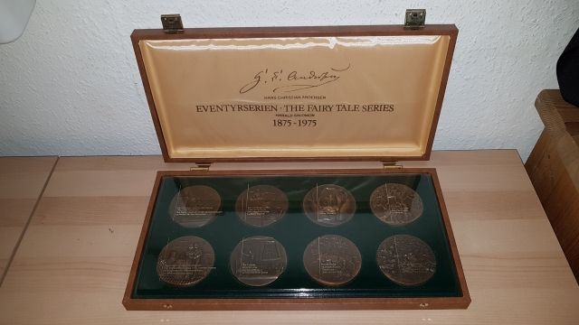 8 Bronze Medaillen - Muenzen - Sterup
