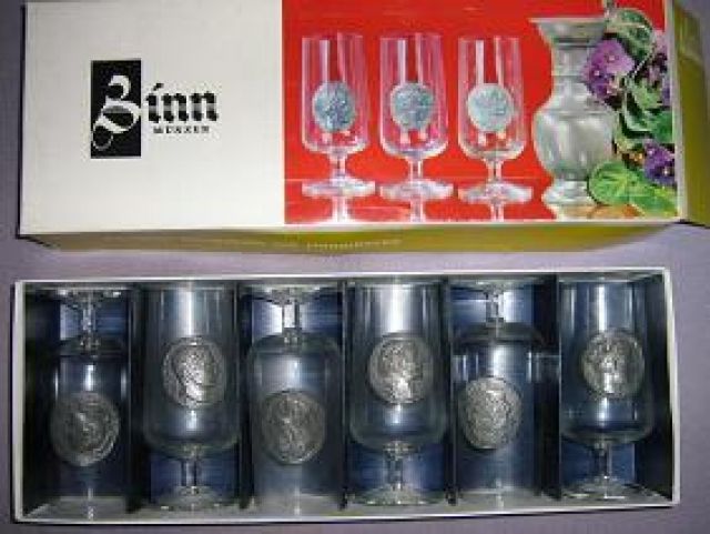 Biete 6 Bier-Pokale aus Glas mit Zinnmünzen drauf - Glas Porzellan Antiquarisch - Neustadt bei Coburg