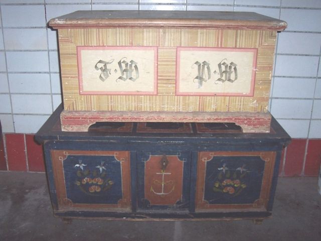 Holztruhen - Moebel Antiquarisch - Gerolzhofen