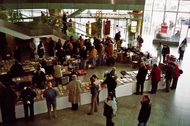 AK, Briefmarken & MünzBörse Berlin Ostbahnhof - Postkarten Filme Fotos - Treskowallee 116