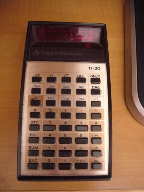 Antiquarischer Taschenrechner   Texas Instruments TI-30  aus dem Jahr 1978  Leuc - Sonstige Sammlungen - Hamburg